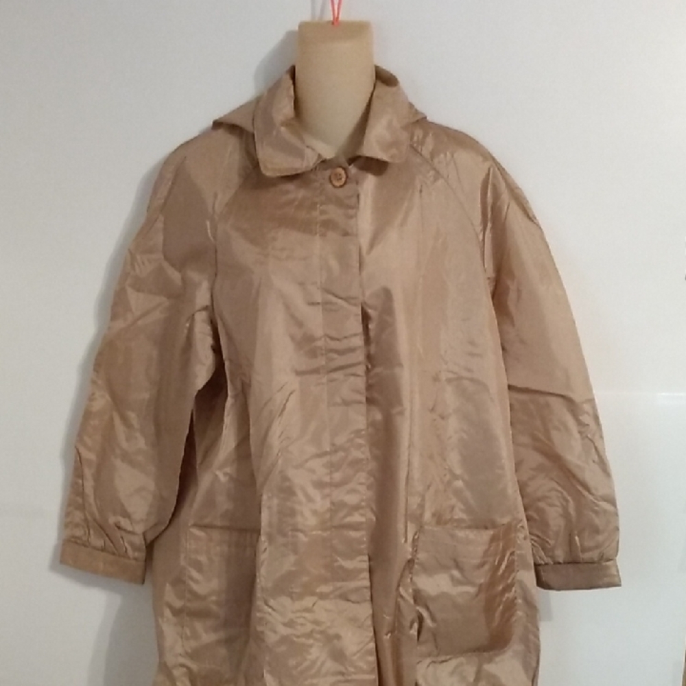 C Vtg 80s Lightweight Packable Raincoat Trenchcoat Classic Champagne Color